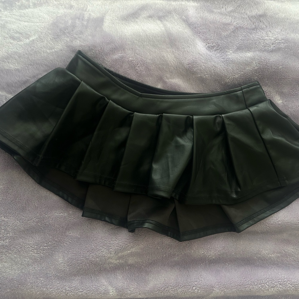 “New Pink” Black Pleated Mini Skort